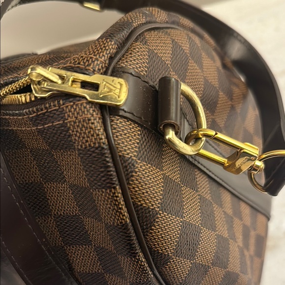 Elegant Brown Checkered Handbag with Gold Details - Picture 3 of 4